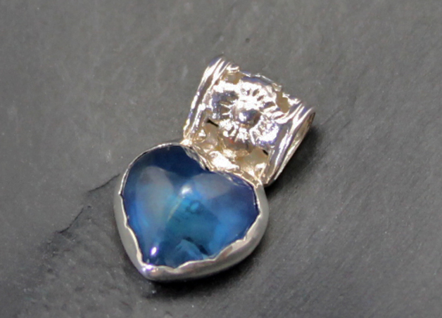 Цены на ювелирные изделия с сапфиром Цены на ювелирные изделия с сапфиром